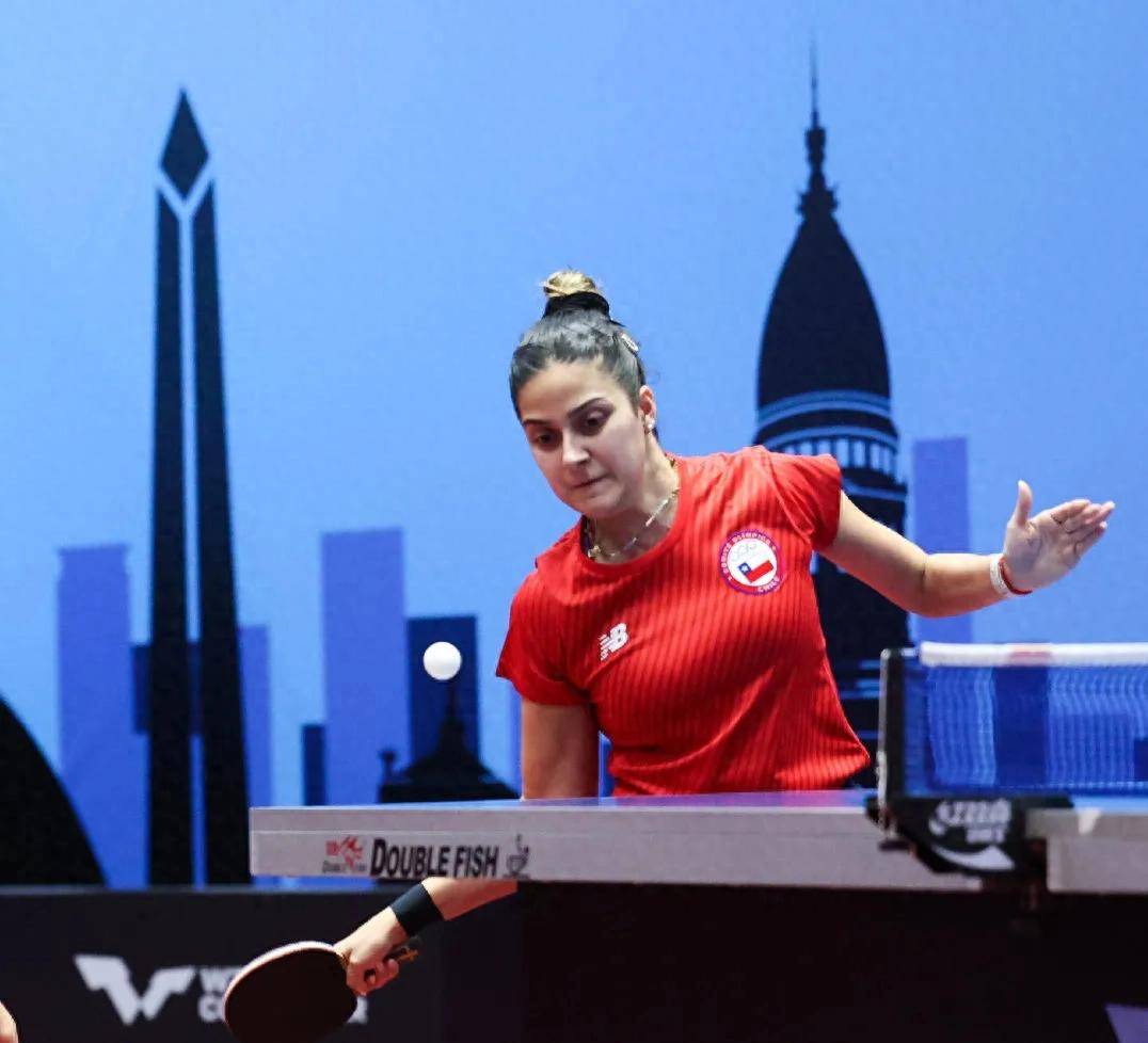 包含拉脱维亚羽毛球选手在混双比赛中取胜的词条