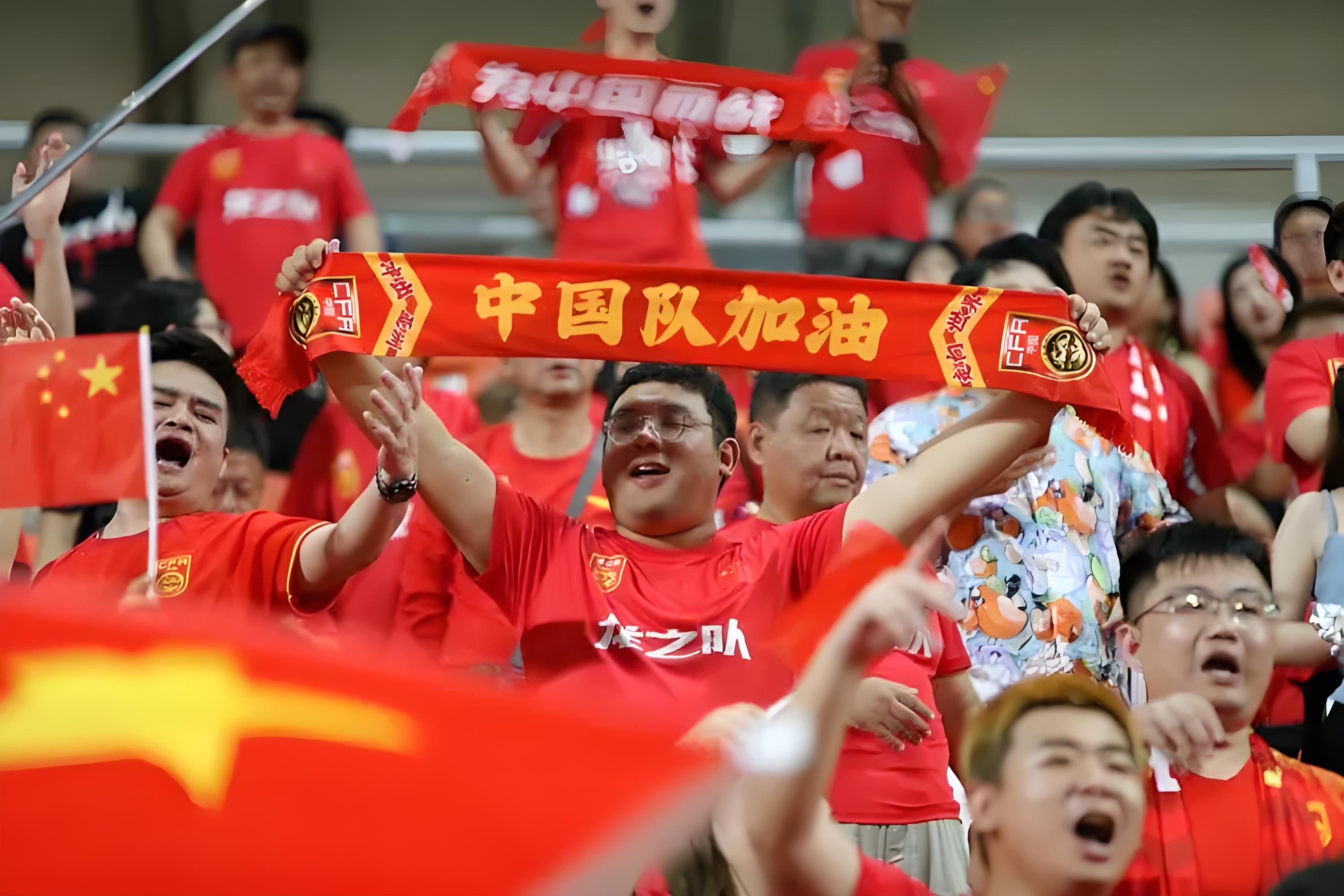 关于球员们在赛场上斗志昂扬,争夺胜利的信息 关于球员们在赛场上斗志昂扬,争夺胜利的信息