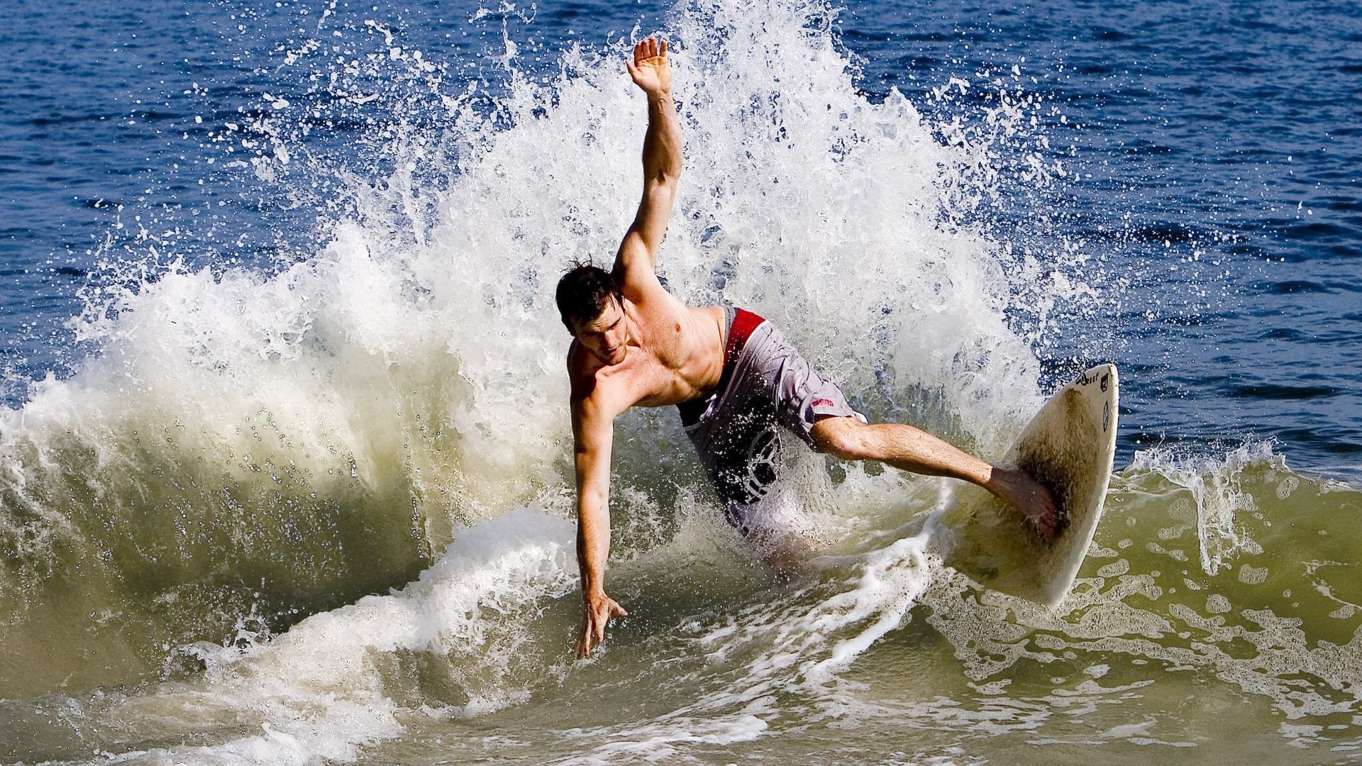 橙色郁金香与阿特拉斯雄狮，欧冠决赛舞台上的意外史诗