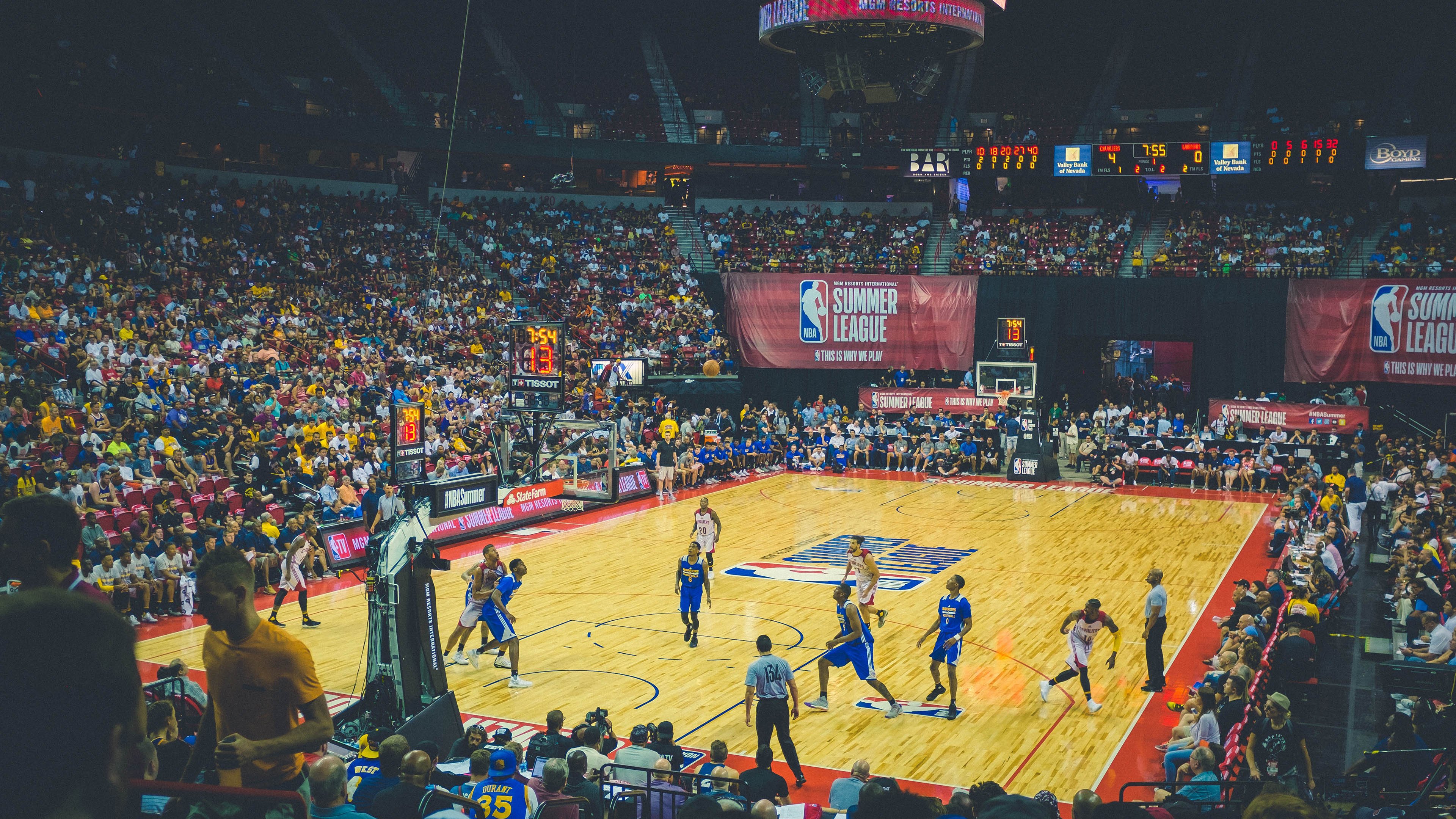 开云APP-布克存在感拉满，当步行者铁血防守遇上勇士水银泻地